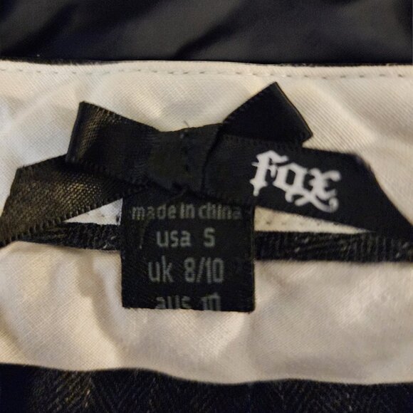 Fox Pinstripe Bermuda Shorts – Size 5 Y2K Career Grunge Style - Picture 5 of 10